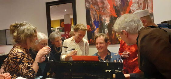 Mit Freunden feiern und musizieren (Foto: privat)